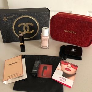 🆕 Chanel Holiday Good to Glow Set plus Samples